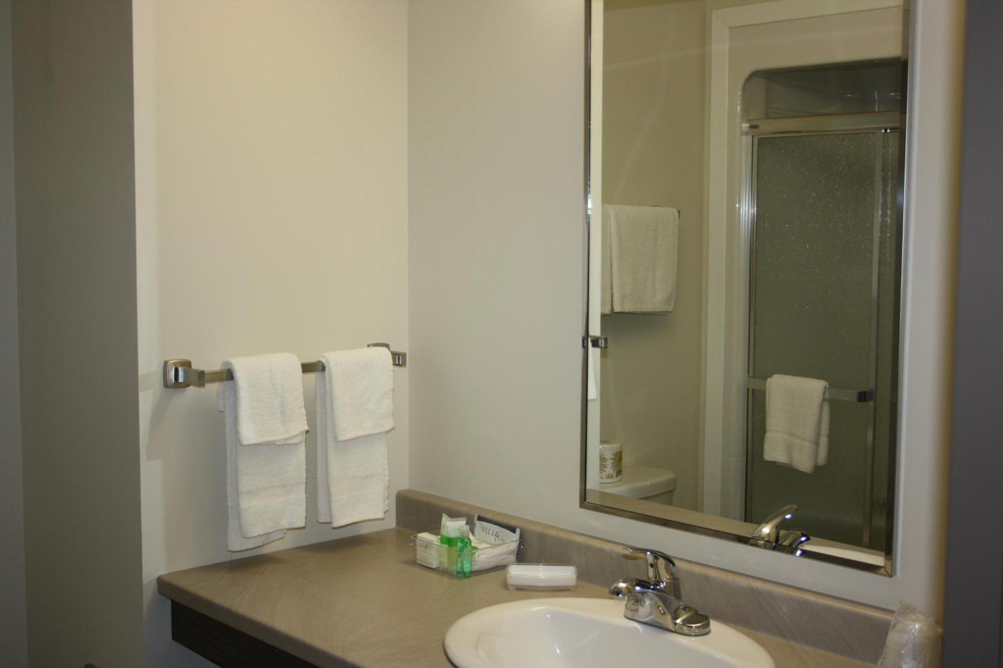 Crossroads Inn & Suites Paradise Habitación foto