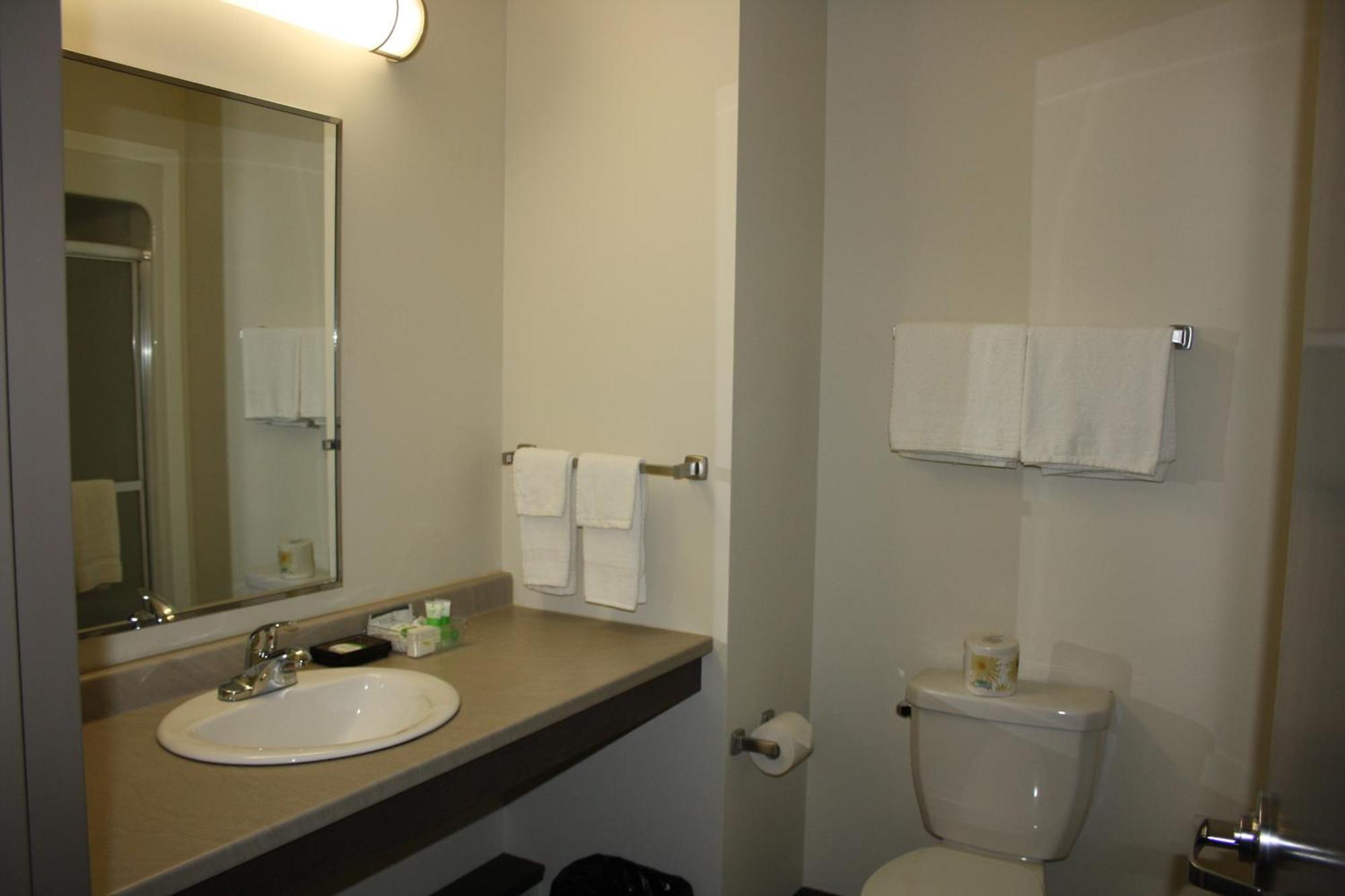 Crossroads Inn & Suites Paradise Habitación foto